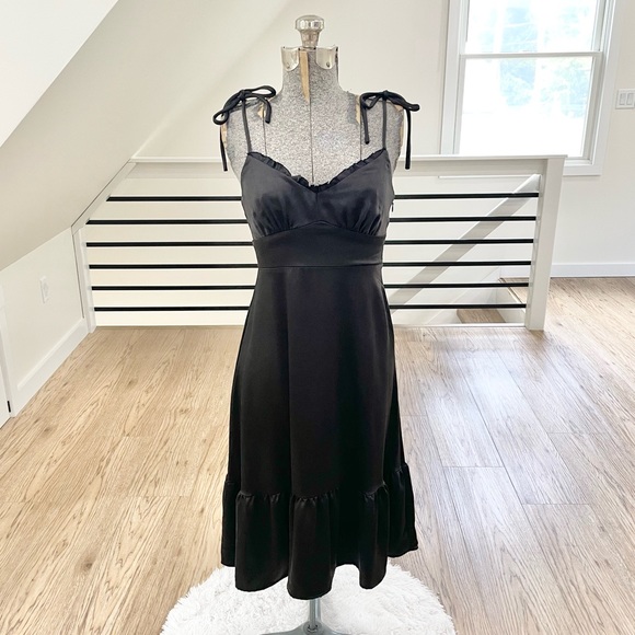 NWT XS Nine West black satin spaghetti strap fit and flare midi dress - Picture 3 of 8
